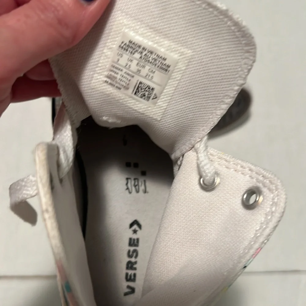 Converse pink white